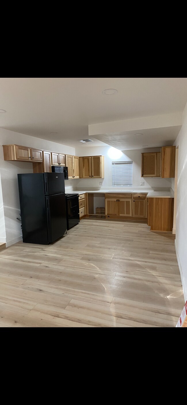 Kitchen - 8808 S Cactus Ln