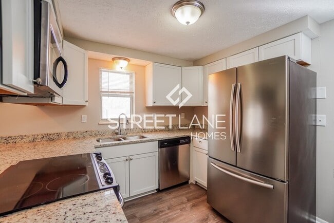 Building Photo - REDUCED! - $500 off first month’s rent if ...