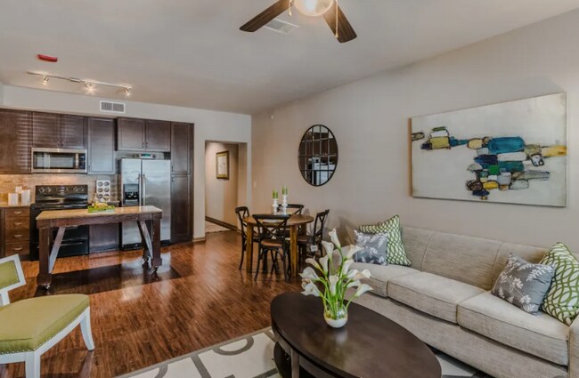 Foto del edificio - 7490 Coronado Ave