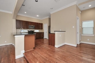 Building Photo - 1137 W 24th St