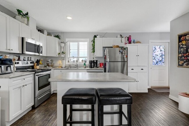Building Photo - 3 bedroom in Clairmont AB T8X 5C8