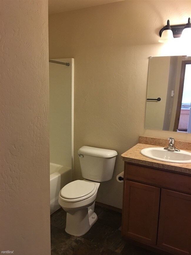Building Photo - 3 br, 2 bath Apartment - 706 Darby