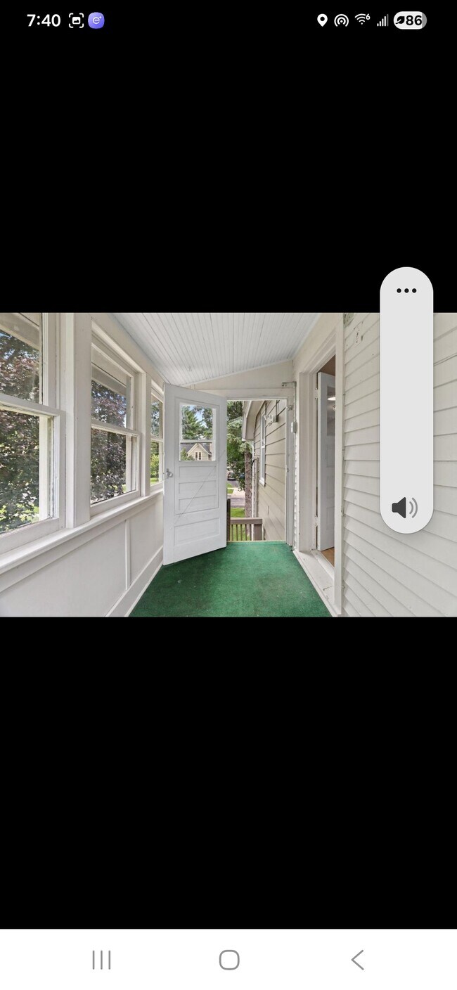 Building Photo - 408 1/2 E Washington St