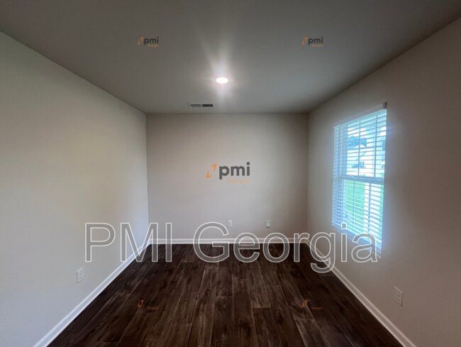 Building Photo - 106 Sarah Ln