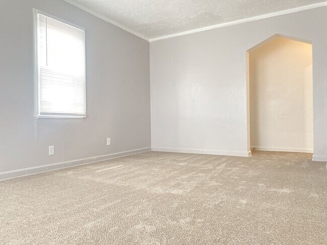 Foto del edificio - 1 bed 1 bath $795 Section 8 OK