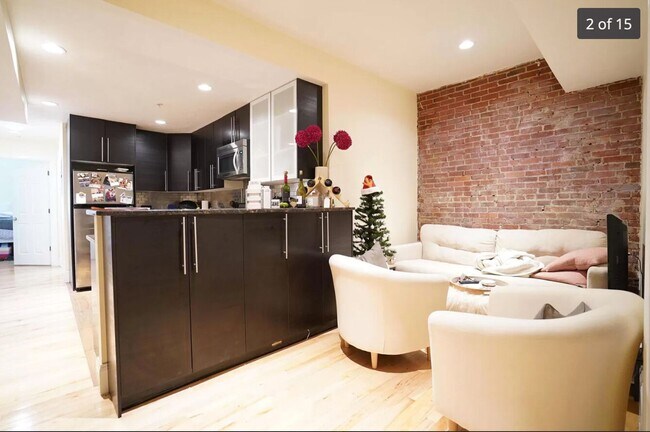 Foto del edificio - 1205 Beacon St