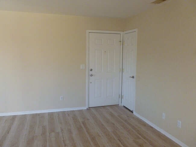 Foto del edificio - 7300 Pirates Cove Rd