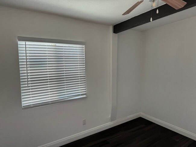 Building Photo - 4662 Park Ave