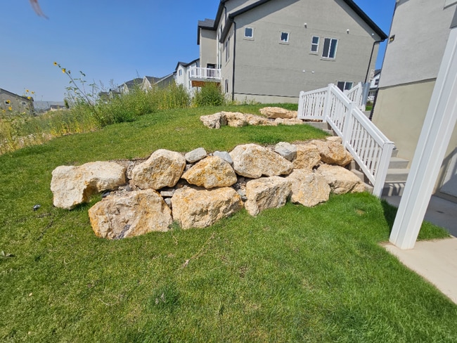 Building Photo - 439 N Hl Vw Dr