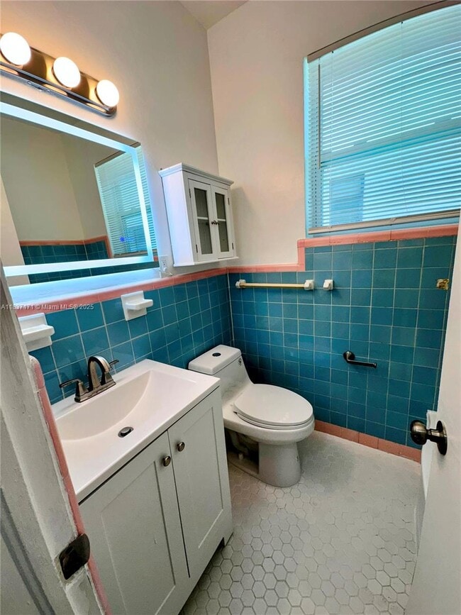 Building Photo - 9056 Collins Ave