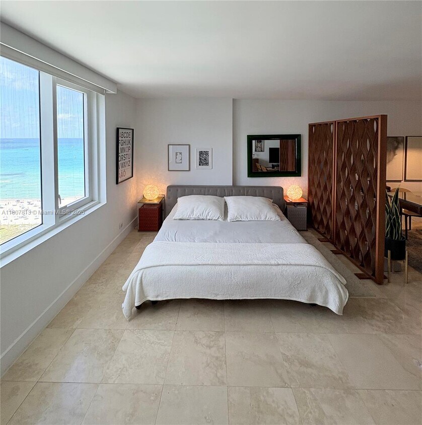 Primary Photo - 2301 Collins Ave
