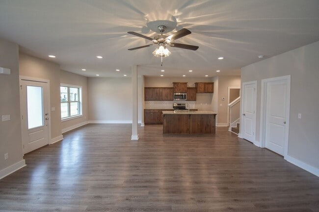 Foto del edificio - NOW LEASING