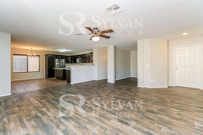 Building Photo - This charming home is waiting for you!