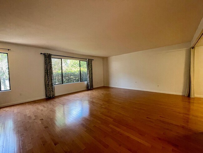 Foto del edificio - 3 Bedroom-2.5 Bathroom Two Story Condo in ...