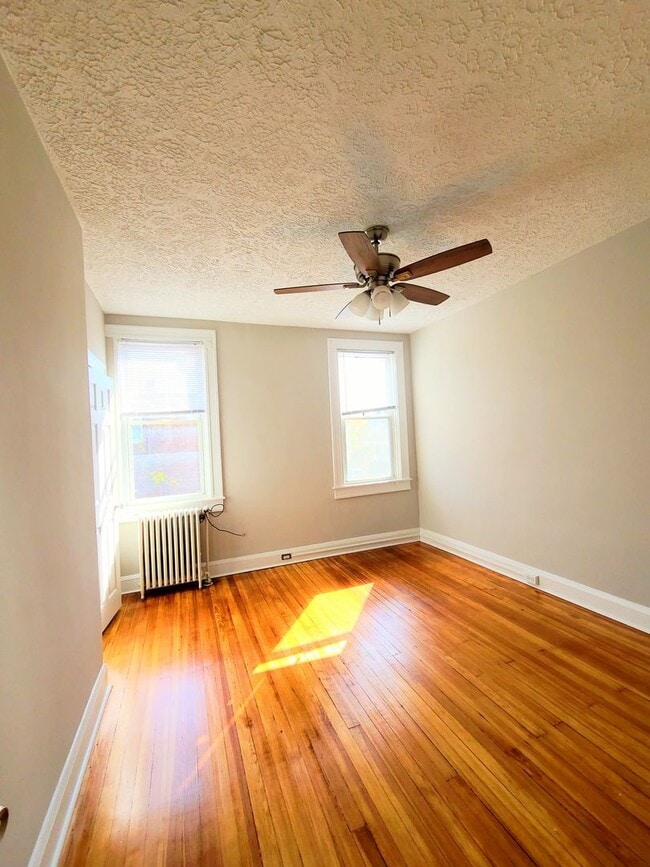 Foto del edificio - Move In Ready! Renovated Two BedroomTownhome