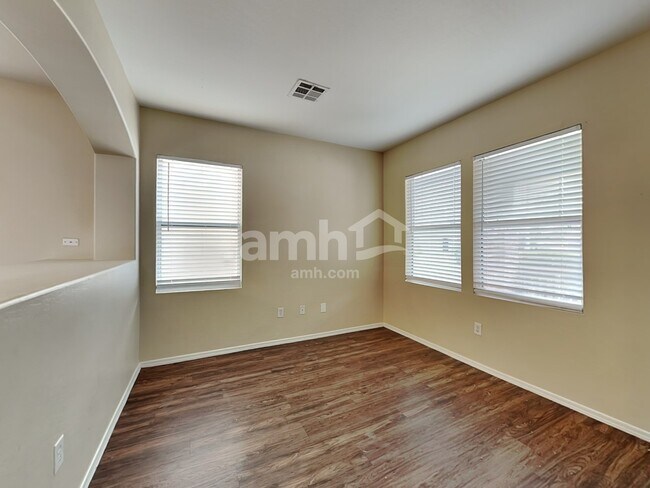 Foto del edificio - 4105 W Irwin Ave