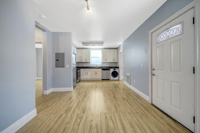 Building Photo - 3607 Maple Ave
