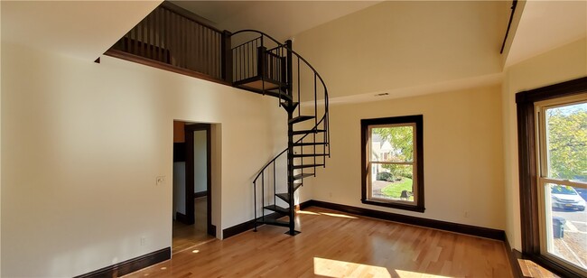 Building Photo - 30 Main St