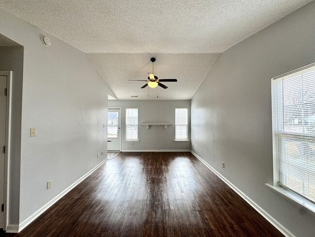 Building Photo - Gorgeous Duplex! Completely Remodeled!
