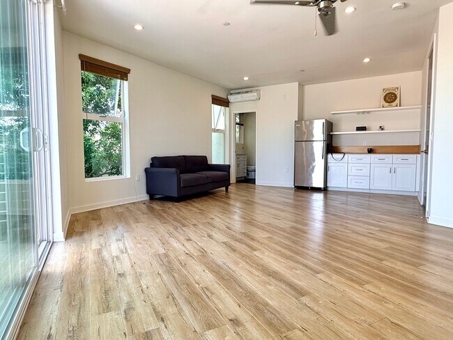 Foto del edificio - 5601 W 78th St