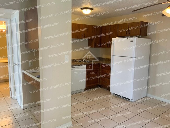Building Photo - 915 S Seminole Dr