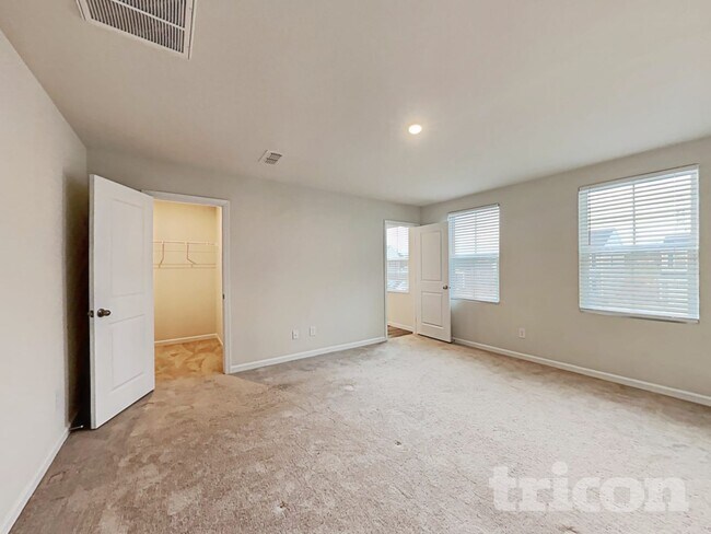 Foto del edificio - 467 Hobson Wy