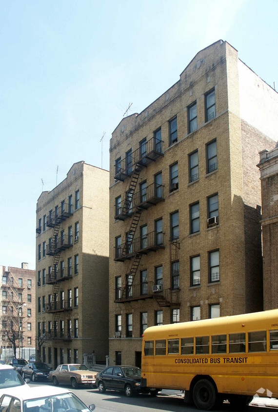 Primary Photo - 2440 Tiebout Ave