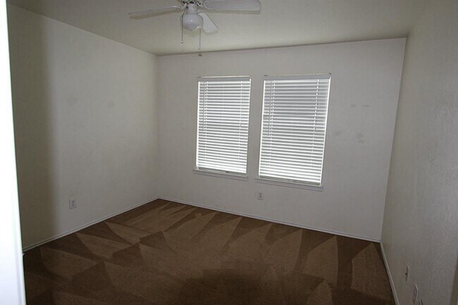 Building Photo - 5015 Fox Mill Ln