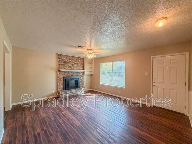 Foto del edificio - 3302 Keller Rd