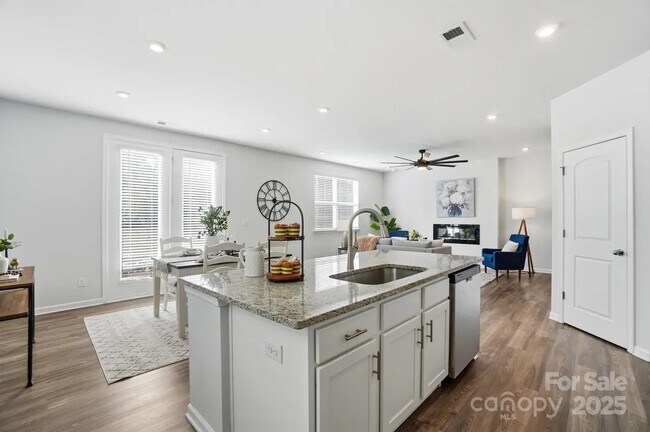 Foto del edificio - 2132 Blue Sky Mdws Dr