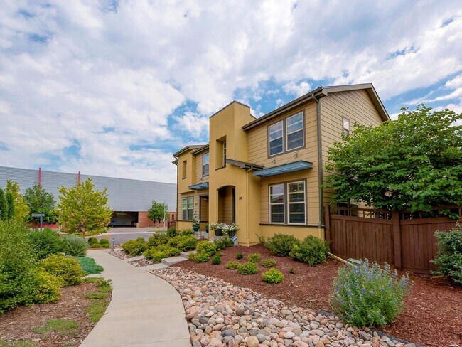 Foto del edificio - Cozy 3 bed 2 bath Townhome in Belmar!!