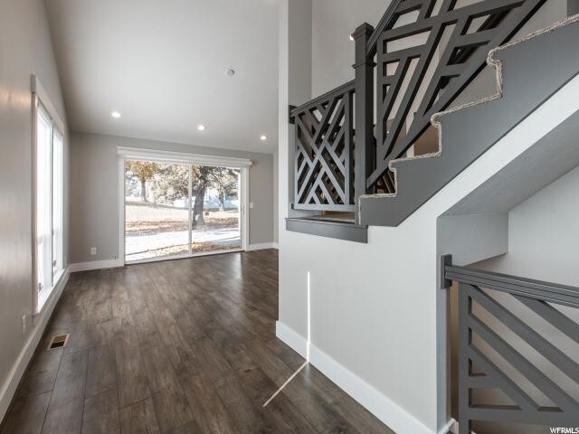 Building Photo - 9702 Skye Dr