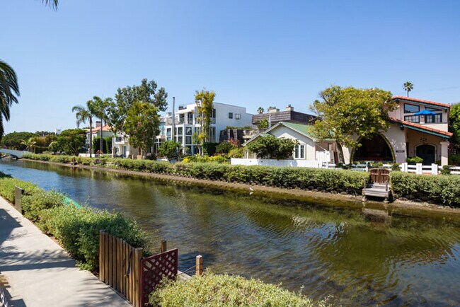 Foto del edificio - 432 Howland Canal