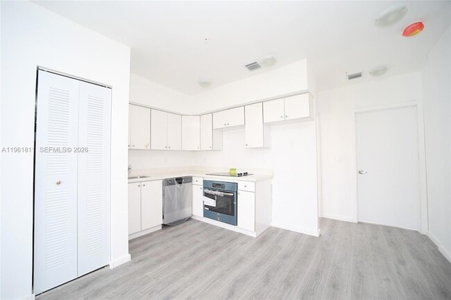 Photo - 810 7th St Apartment