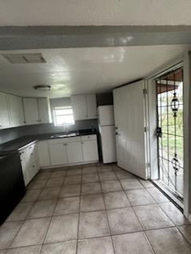 Foto del edificio - Large 3/2 Single Family house available now!