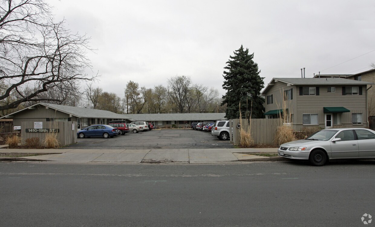 Primary Photo - Yockey Apartments