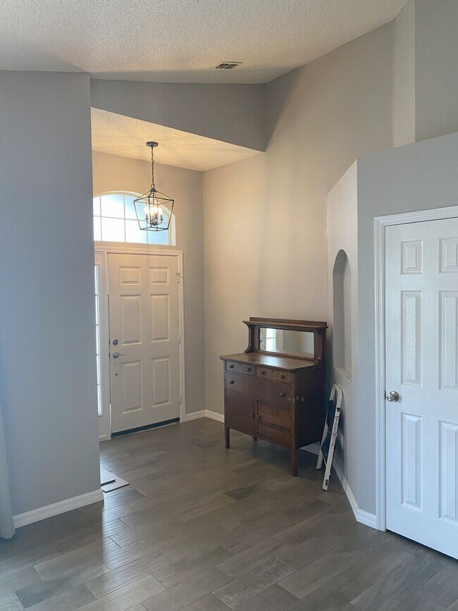Building Photo - Beautiful Home Located In Tavares