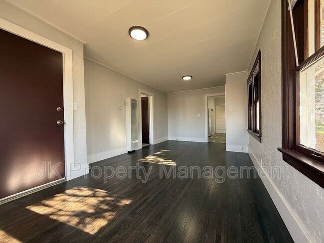 Foto del edificio - 1016 8th Ave S