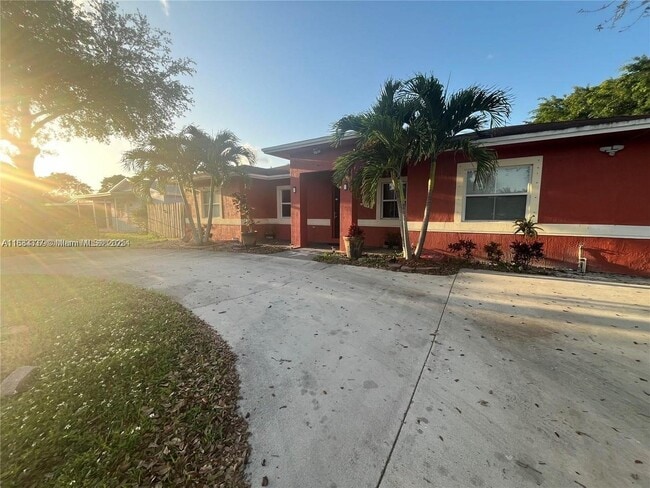 Building Photo - 3421 SW 12th Ct