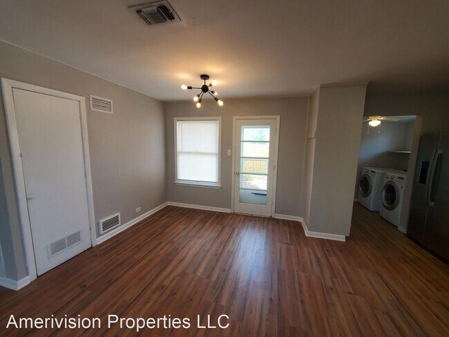 Foto del edificio - 3 br, 1 bath House - 654 Santa Monica