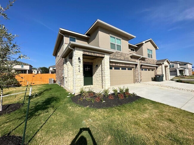 Foto del edificio - 404 Brody Ln