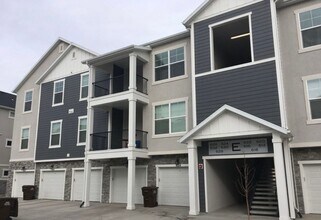 Building Photo - 624 N Emery Ln