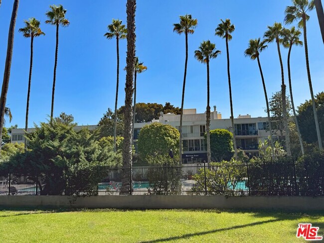 Foto del edificio - 289 S Barrington Ave