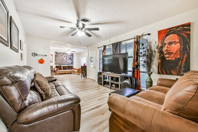 Foto del edificio - 222 Linda St