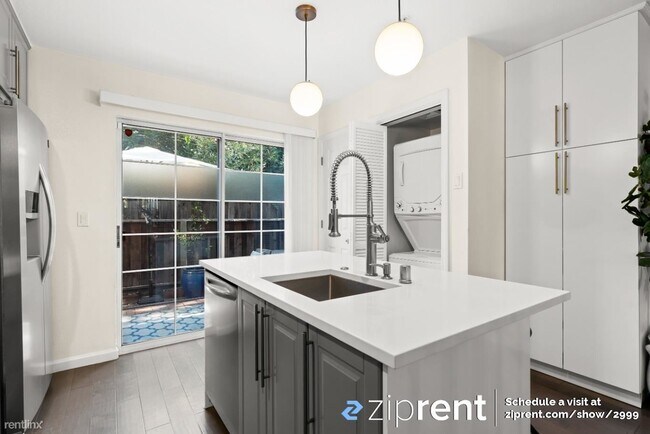 Building Photo - 3 br, 2 bath Townhome - 137 Margo Drive, M...