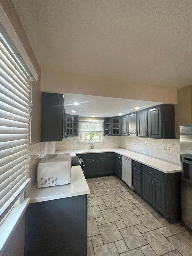 Foto del edificio - 4 Bedroom House w/ Bonus Room