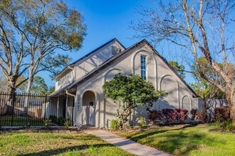 Building Photo - 10602 Riverview Dr