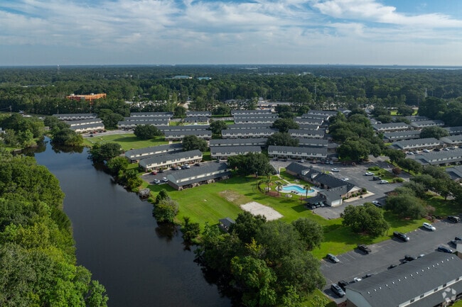 Building Photo - Castlewood Townhouses
