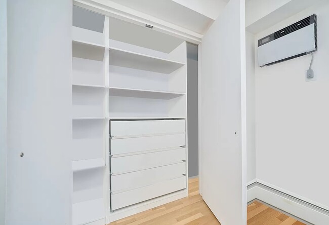 Foto del edificio - 2570 E 17th St