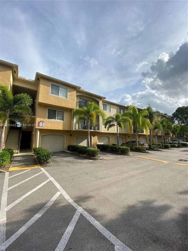 Photo - 300 Crestwood Ct N (Royal Palm Beach, FL) Townhome